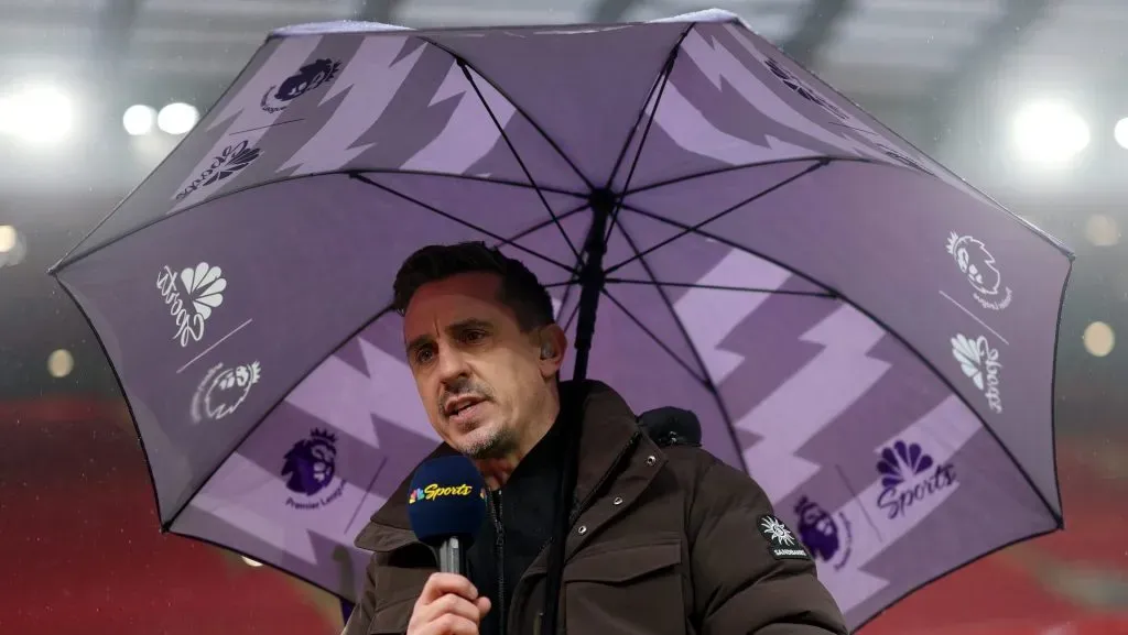 Gary Neville analisou o empate entre Manchester City e Arsenal, destacando a surpreendente mudança tática de Guardiola.