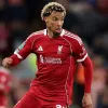 Arne Slot é bastante crítico a Hugo Ekitiké após expulsão em jogo do Liverpool na FA Cup