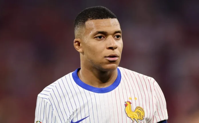 Deschamps elogia Mbappé após craque superar Henry pela França em vitória sobre a Islândia
