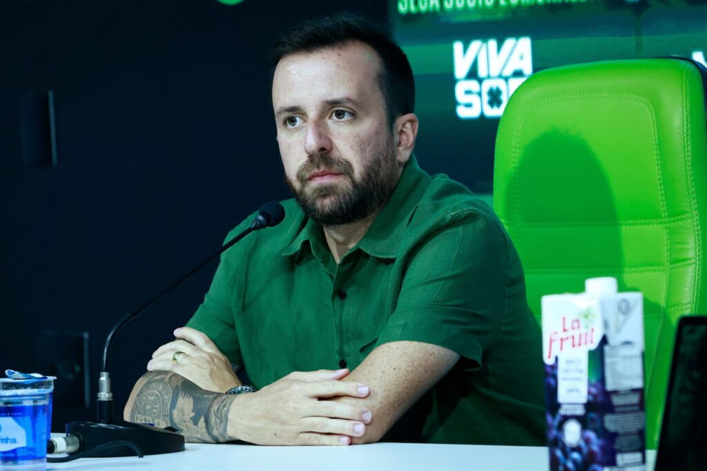 Goiás recebe proposta por zagueiro do clube para temporada 2025.