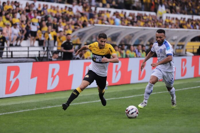 Após 11 jogos sem vencer, Paysandu derrota o Criciúma e respira