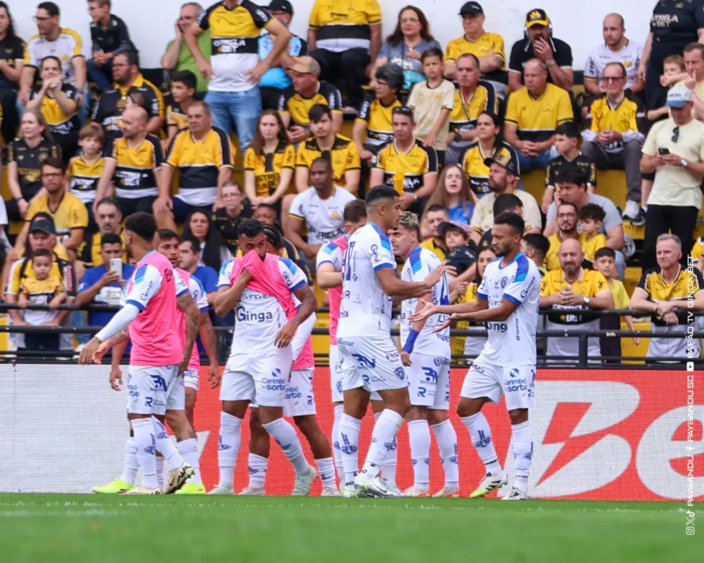 Torcida do Paysandu em momento de apoio durante as partidas