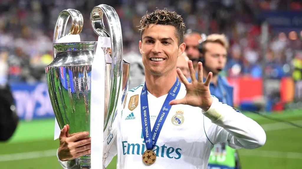 Cristiano Ronaldo tem cinco taças de Champions League.