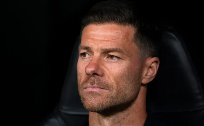 Xabi Alonso terá desfalque de Dean Huijsen, suspenso, em Real Madrid x Espanyol
