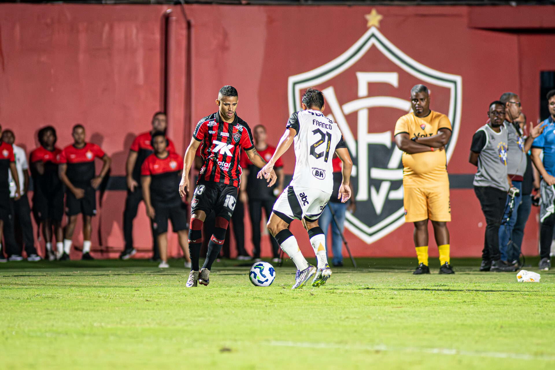 Atacante Léo Ceará foi destaque na vitória sobre o Atlético-MG