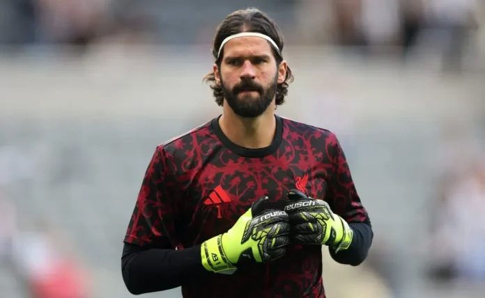 Lesão de Alisson tem diagnóstico e goleiro só voltará ao Liverpool depois da Data Fifa de novembro