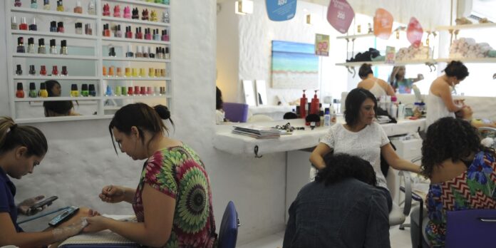 Anvisa bane substâncias usadas em unhas de gel por riscos Anvisa proíbe duas substâncias utilizadas em unhas em gel