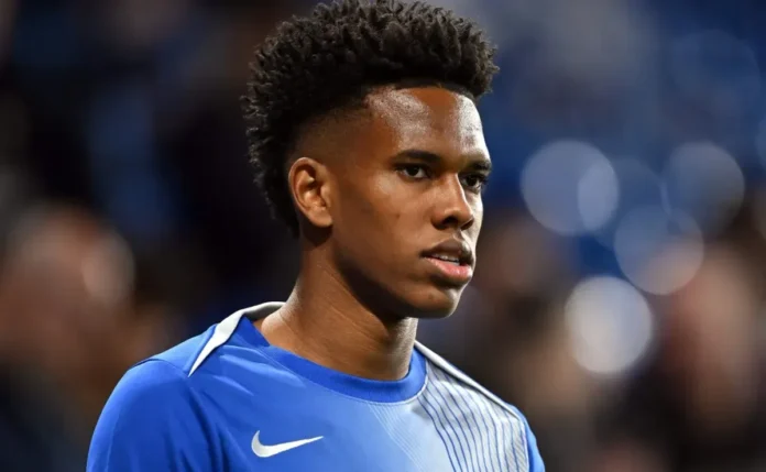 Estêvão começa no banco de reservas e Chelsea vence o Nottingham Forest por 3 a 0 na Premier League