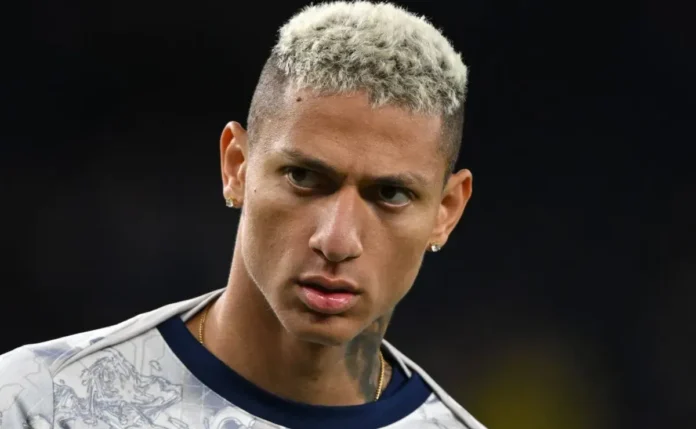 Tottenham vê Flamengo novamente interessado em Richarlison, que dá sinal verde ao clube carioca