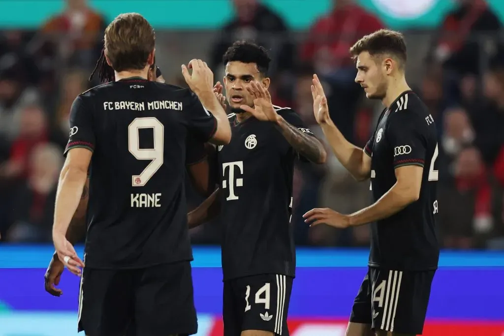Jogadores do Bayern comemorando gol contra o Colônia. (Foto: Lars Baron/Getty Images)