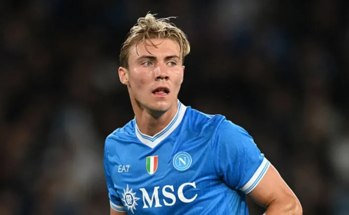 Rasmus Højlund decola após fracasso no Manchester United e vira referência do Napoli na temporada