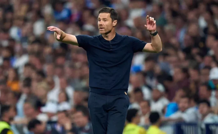 Xabi Alonso reforça o acompanhamento de Joan Martínez na dinâmica da equipe principal