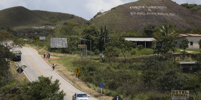 Justiça barra emissão de títulos em áreas de fronteira em Justiça suspende emissão de títulos em terras de fronteira