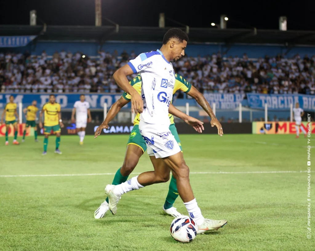 Garcez marcou o gol que incendiou a Curuzu, mas o empate permaneceu no placar até o fim.