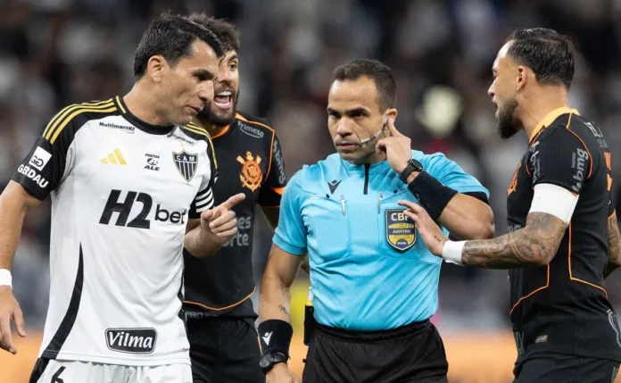 Comparativo: como o uso do VAR no Brasil se diferencia do futebol europeu em 2025