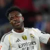 Vinicius Jr durante partida entre Real Madrid e Barcelona