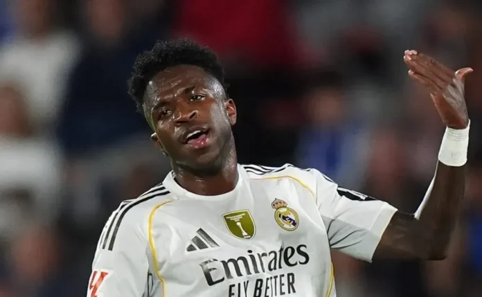 Vinicius Júnior se irrita com Xabi Alonso após substituição em clássico contra o Barcelona