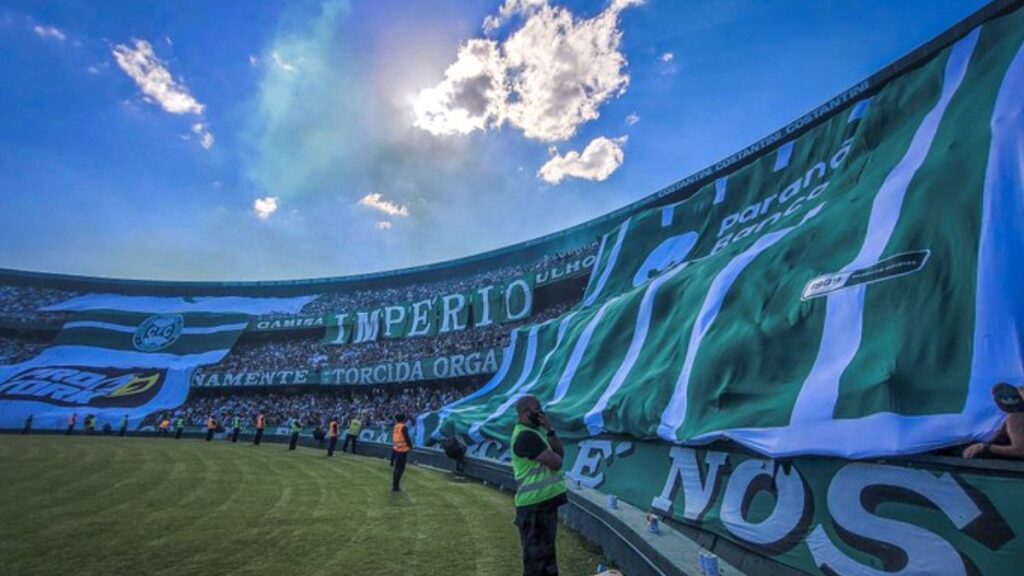 Torcida no Couto Pereira