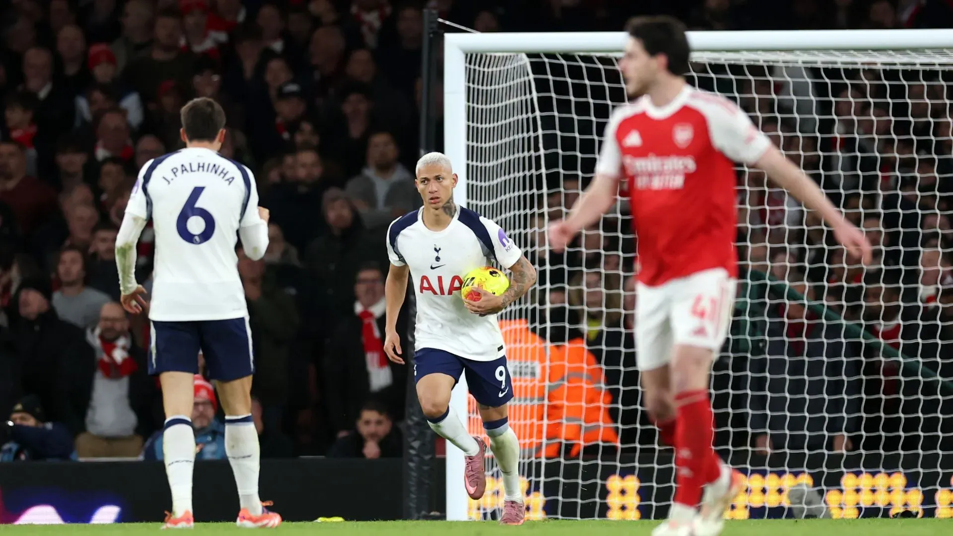 Richarlison fez gol no Emirates Stadium (foto: Julian Finney/Getty Images)