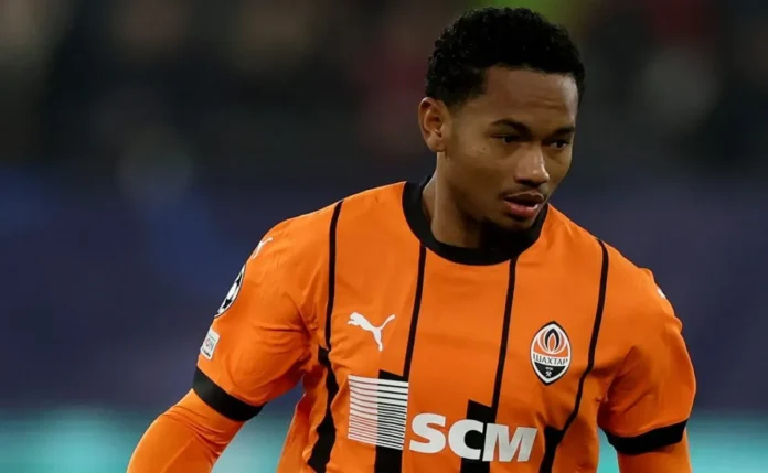 Atlético de Madrid ganha a concorrência da Roma pela contratação de Eguinaldo, ex-Vasco