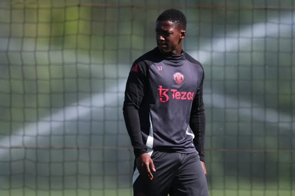 Mainoo está sem espaço no Manchester United e deve sair. Foto: Ben Roberts Photo/Getty Images