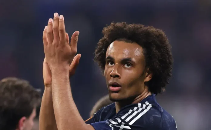 Manchester United quer incluir opção de compra no empréstimo de Joshua Zirkzee com a Roma