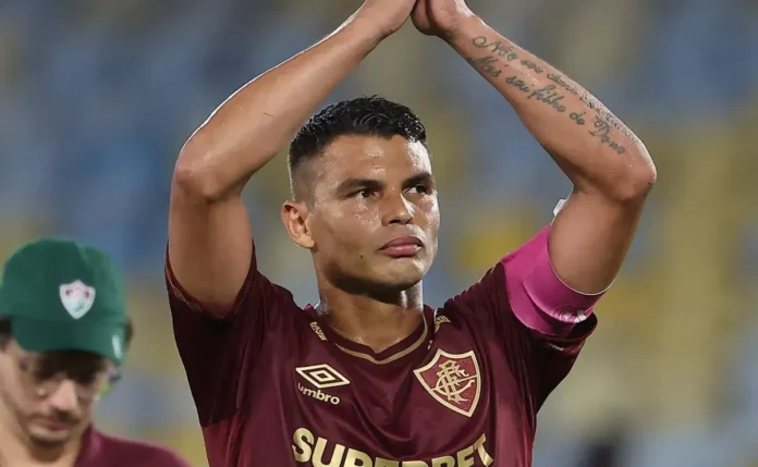 Milan debate prós e contras da contratação de Thiago Silva, do Fluminense, em janeiro