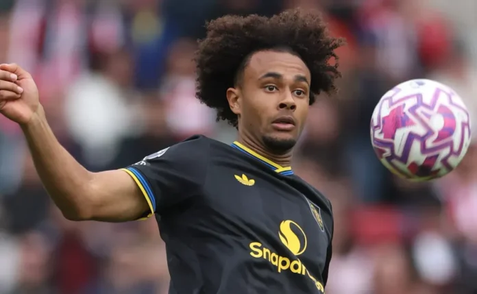 Sevilla busca desbancar a Roma por Joshua Zirkzee e faz contatos com o Manchester United