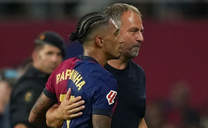 Raphinha é defendido por Flick após exclusão em time ideal da Fifa