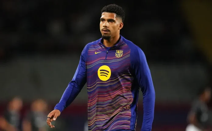 Ronald Araújo retorna de viagem e deve reforçar o Barcelona em 2026