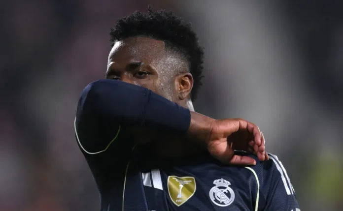 Vinicius Júnior faz gesto com a mão e provoca torcida do Girona após empate; veja vídeo