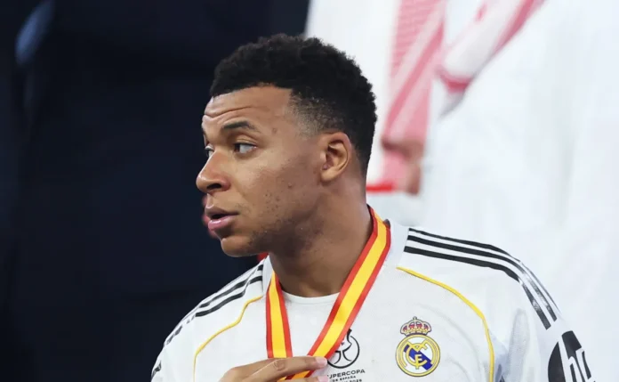 Kylian Mbappé impede Real Madrid de prestar guarda de honra ao Barcelona na Supercopa