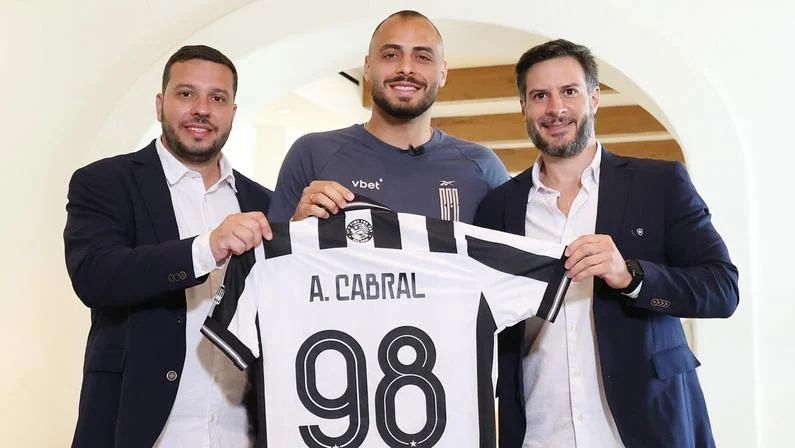 Arthur Cabral é o novo reforço do Botafogo
