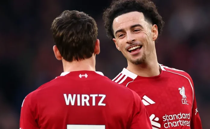 Tottenham não para em Robertson e busca acordo por Curtis Jones, do Liverpool