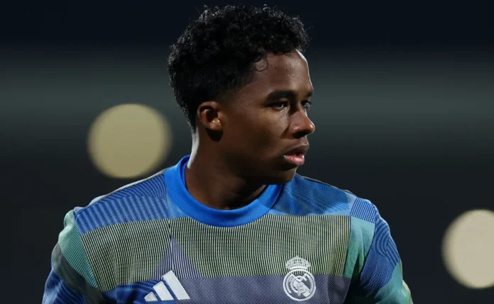 Chelsea não se interessa somente por Endrick e abre negociações pelo zagueiro Jacquet