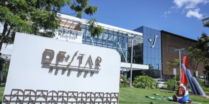 Bolsonaro recebe alta hospitalar e volta a cumprir pena na PF