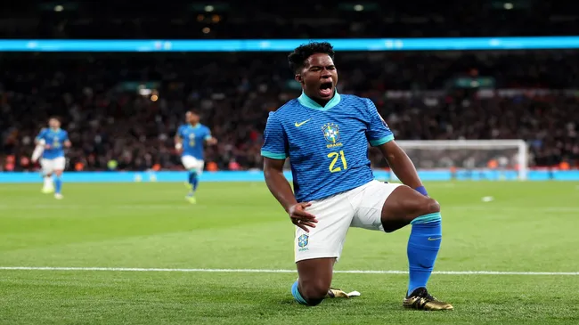 Endrick em ação pelo Seleção Brasileira – Catherine Ivill/Getty Images