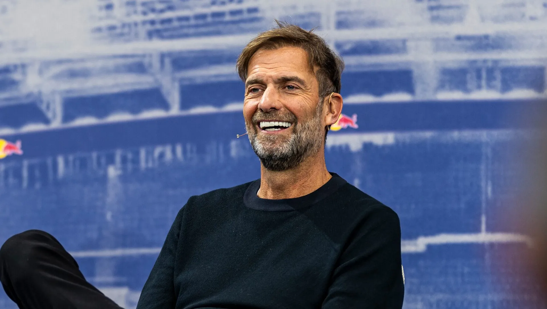 Klopp em um evento da Red Bull vestido de preto