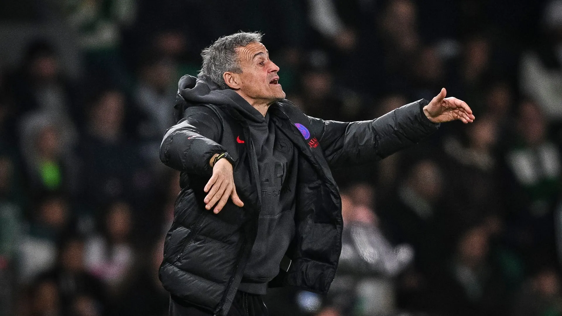 Luis Enrique comanda o PSG hoje (23) em mais uma partida