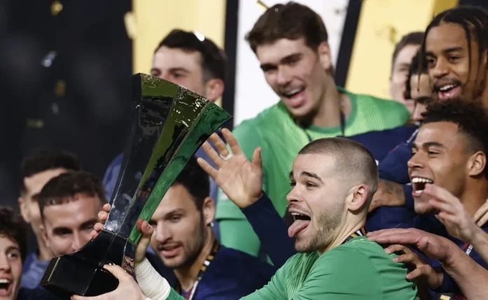 PSG campeão da Supercopa da França: Chevalier defende dois pênaltis