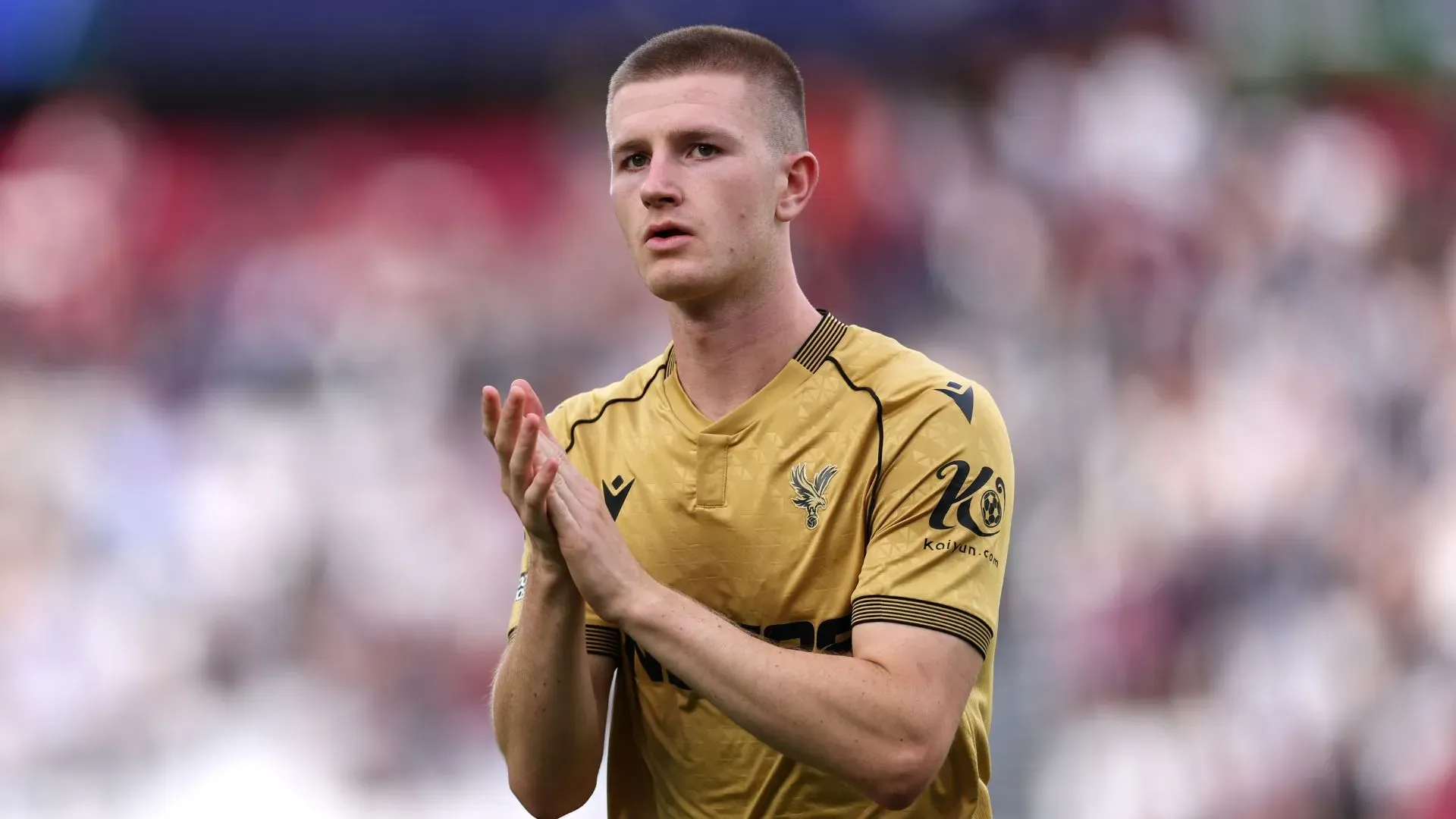 Adam Wharton em jogo do Crystal Palace