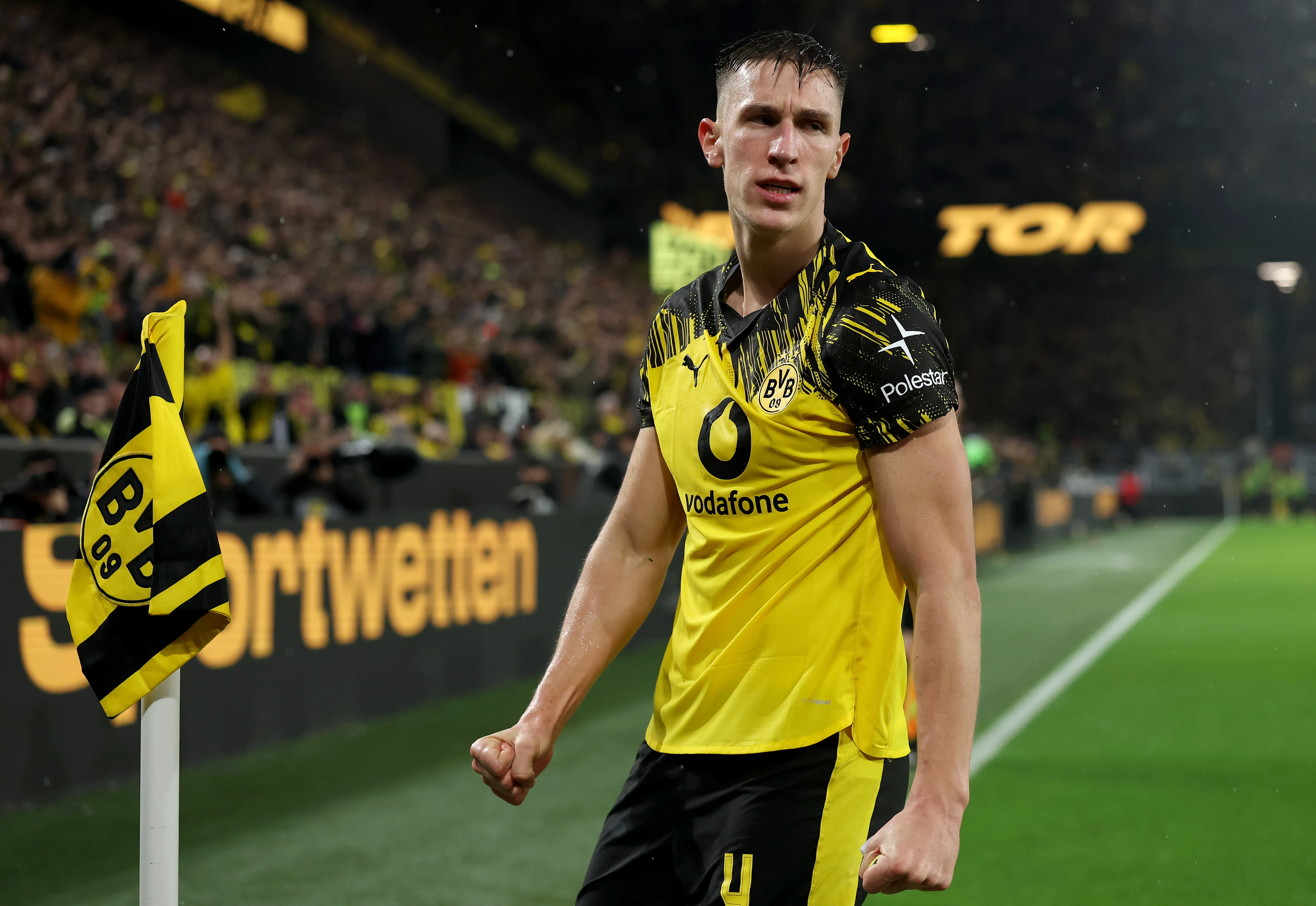 Nico Schlotterbeck pelo Borussia Dortmund. (Foto: Lars Baron/Getty Images)