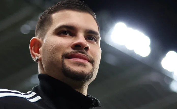 Newcastle tem acordo para vender Bruno Guimarães em caso de proposta de R$ 567 milhões