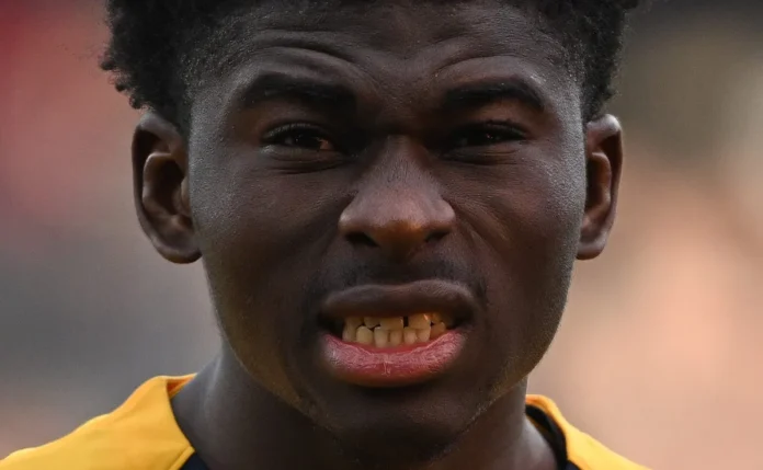 Alvo de Chelsea e United, Carlos Baleba é avaliado em R$700 milhões pela direção do Brighton