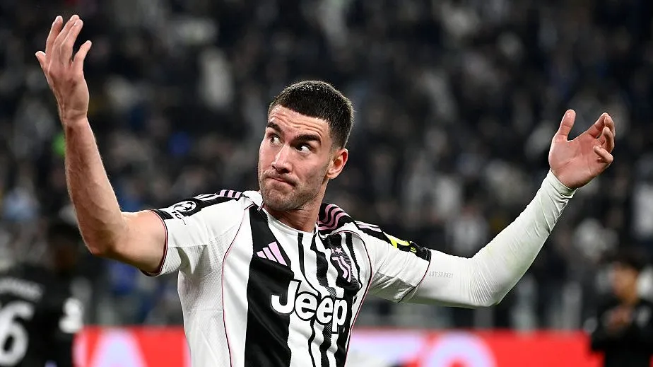 Dusan Vlahovic é um alvo do Chelsea. (Foto: Stefano Guidi/Getty Images)