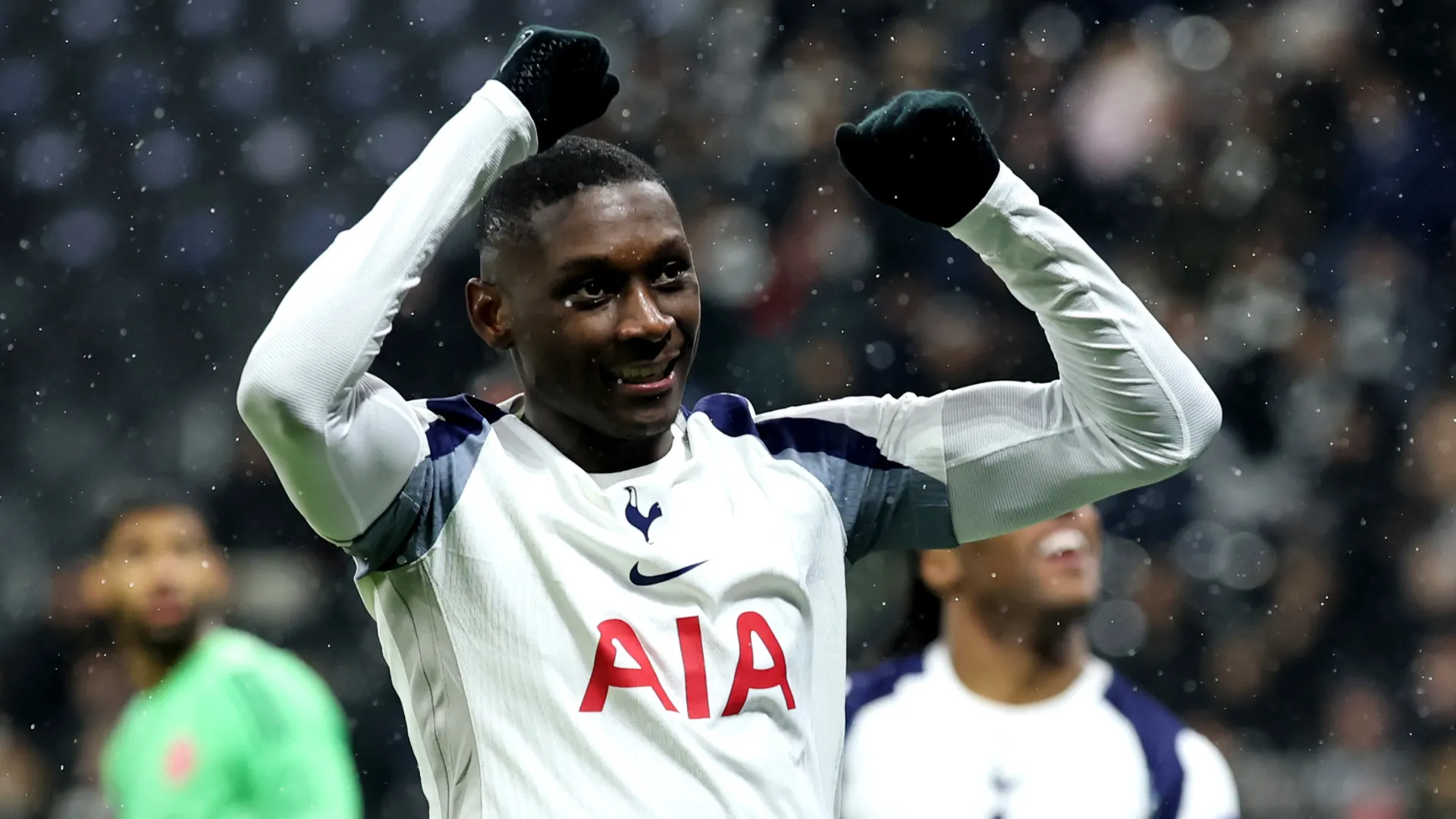 Randal Kolo Muani pelo Tottenham.