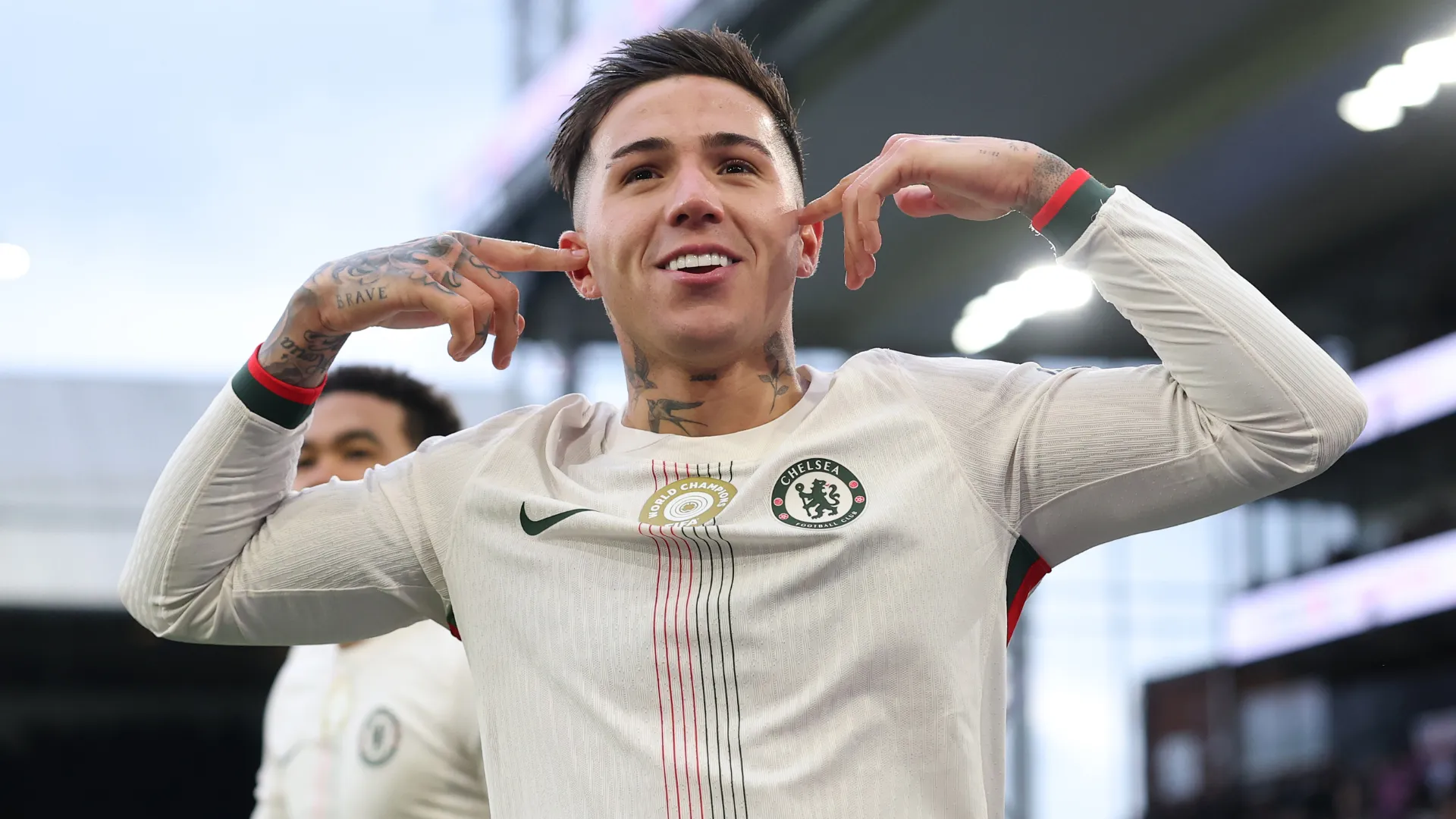 Enzo Fernández em partida. (Foto: Julian Finney/Getty Images)