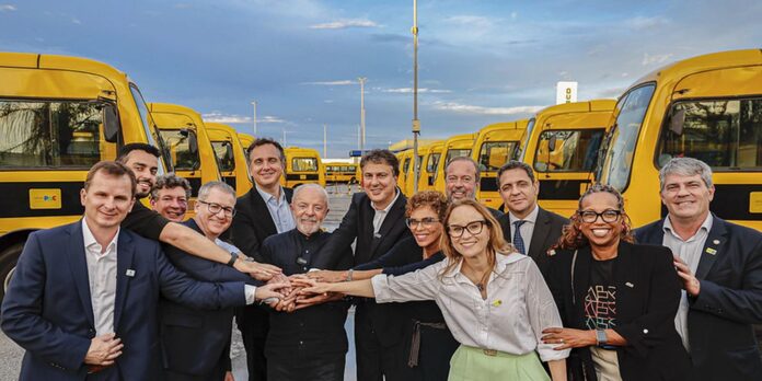 Investir em educação é o jeito de salvar o Brasil, defende Lula