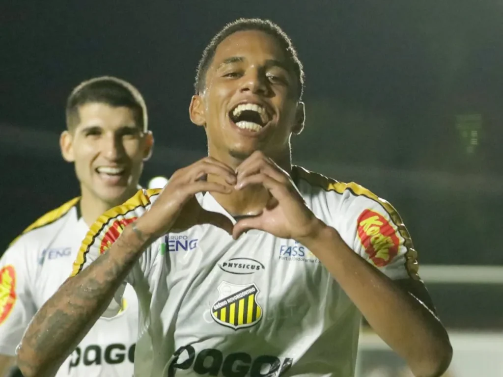 João Vitor Dantas em ação pelo Novorizontino.